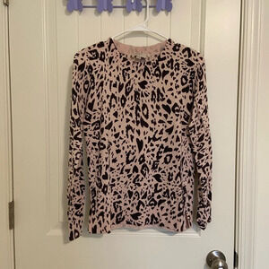 EUC | LOFT women’s leopard‎ heart print soft scoop neck sweater — XS